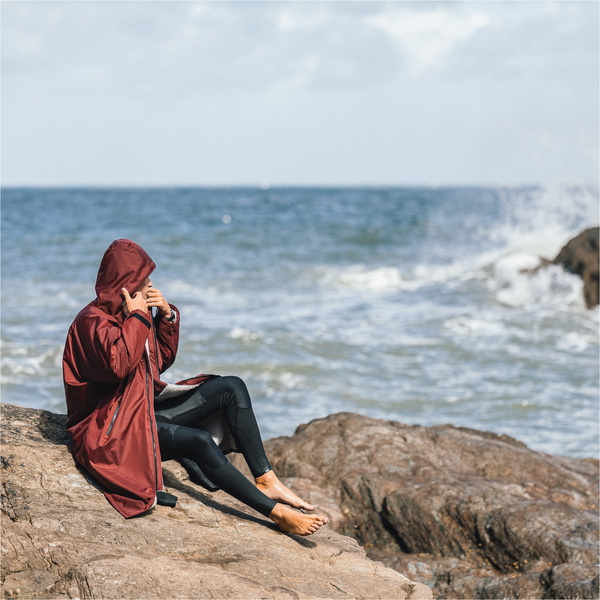 2025 Dryrobe Advance Long Sleeve Changing Robe V3 DALSV3 - Burgundy / Silver Grey